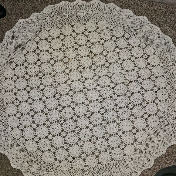 Vtg Hand Crocheted Round Tablecloth 49" Lace Coverlet Cottage Farmhouse Decor - Picture 2 of 6